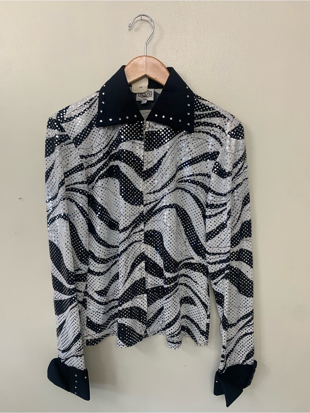 Studded Collared Black & White Wave-Print Button Down Shirt